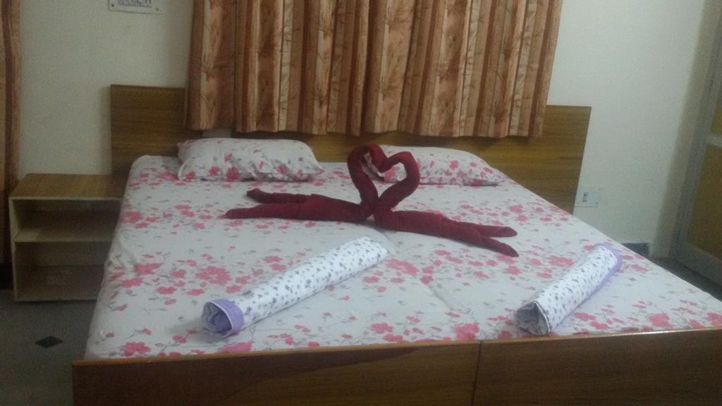Hotel Sukhsadan Dehradun Quarto foto